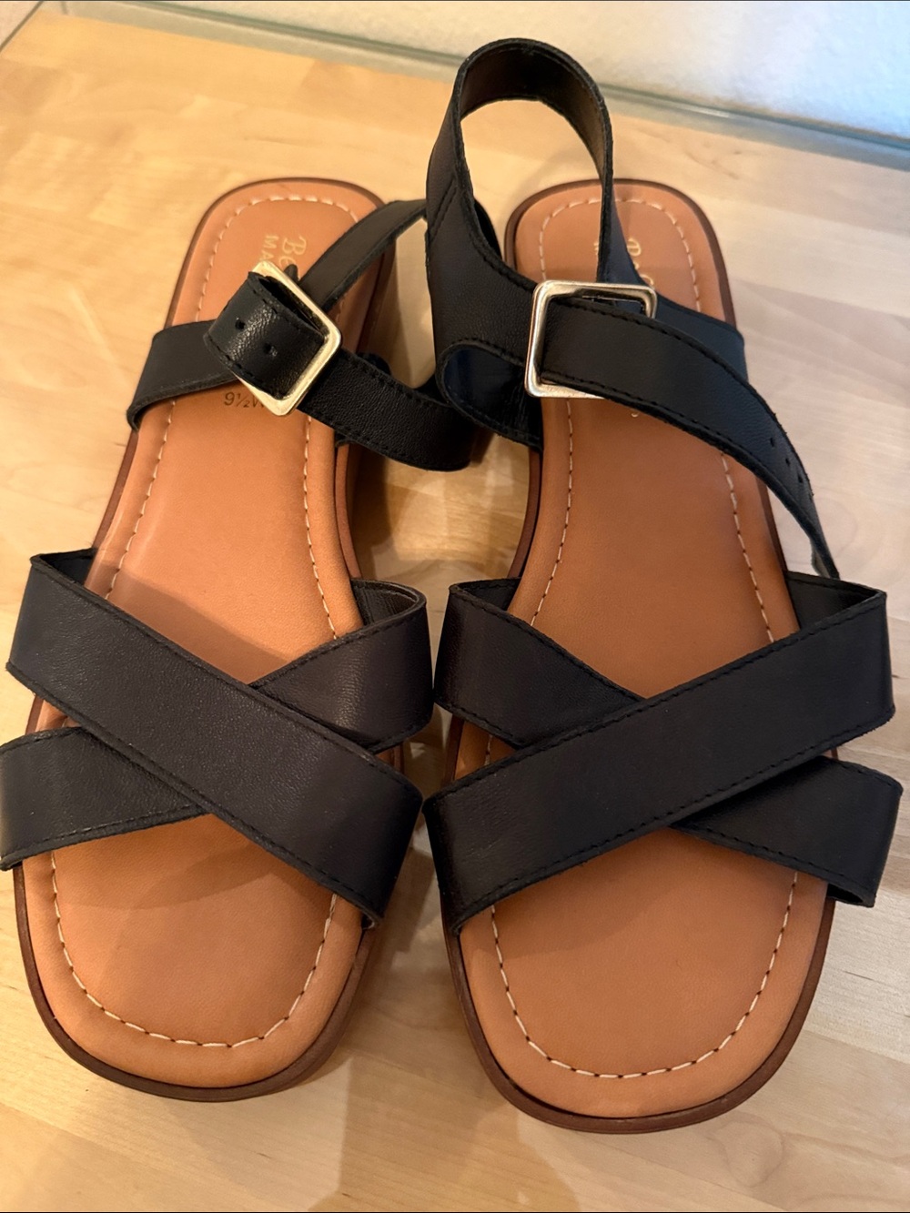 Bella Vita Black Cross-Strap Sandals with Buckle